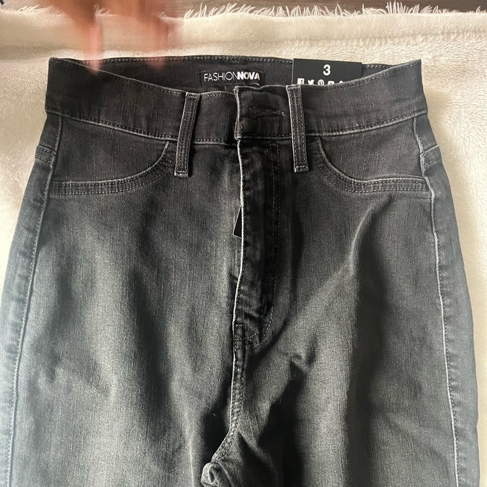 Fashion Nova Size 3 jeans Women's. All black.